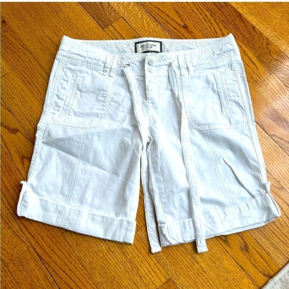 Abercrombie & Fitch Women’s White Board Shorts Size 2 - Picture 1 of 5